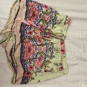 Angie Flowered Size Large Shorts